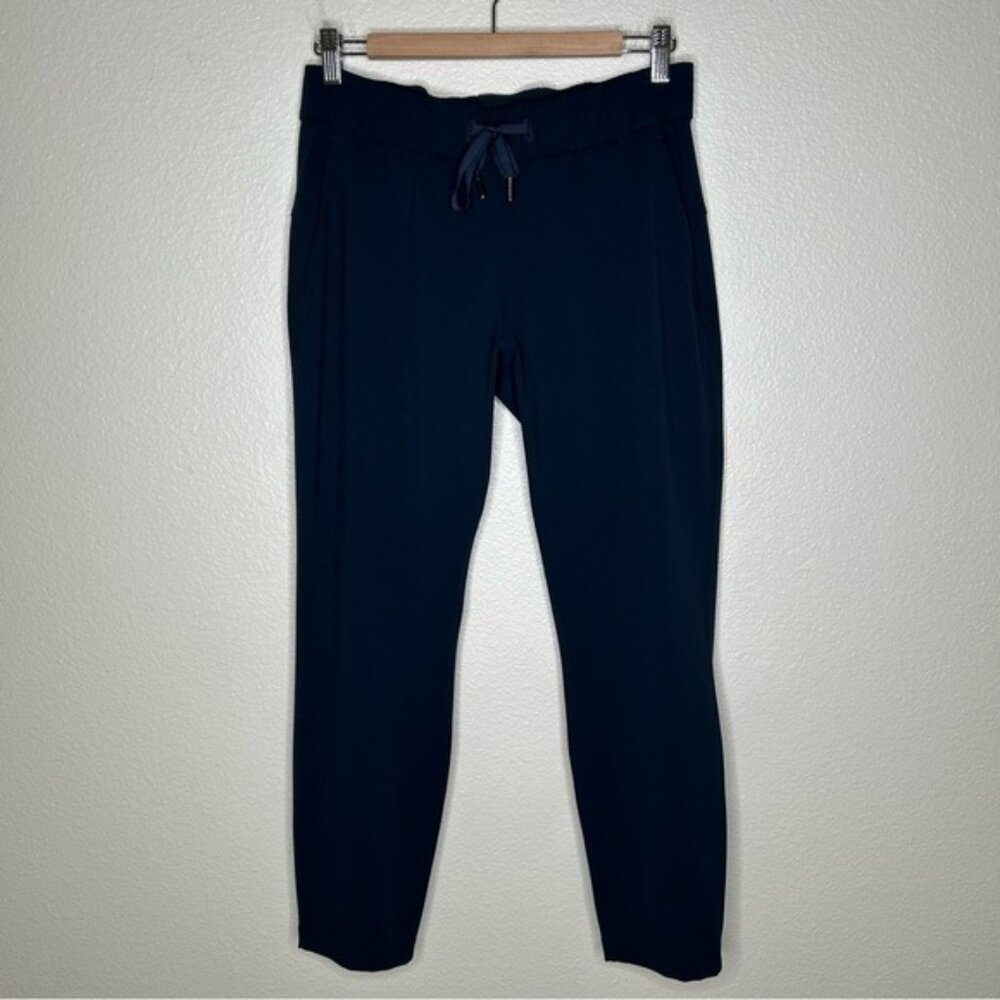 Lululemon On The Fly Pant navy blue 8